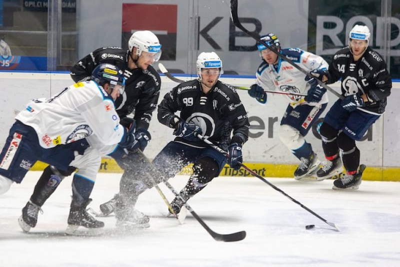 Photo hockey TELH - Tipsport Extraliga Lednho Hokeje - TELH - Tipsport Extraliga Lednho Hokeje - TELH : A la relance