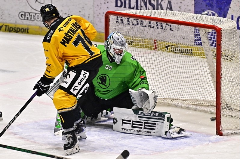 Photo hockey TELH - Tipsport Extraliga Ledn�ho Hokeje - TELH - Tipsport Extraliga Ledn�ho Hokeje - TELH : Continuer de lutter