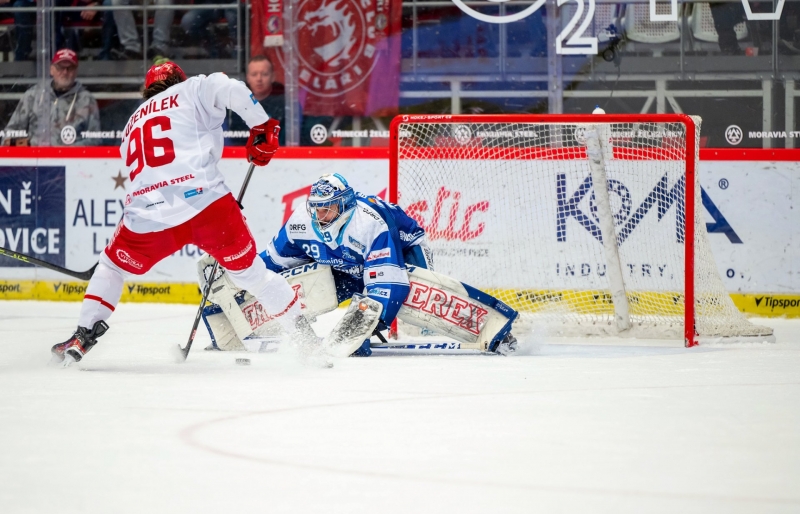 Photo hockey TELH - Tipsport Extraliga Lednho Hokeje - TELH - Tipsport Extraliga Lednho Hokeje - TELH : La chute se poursuit