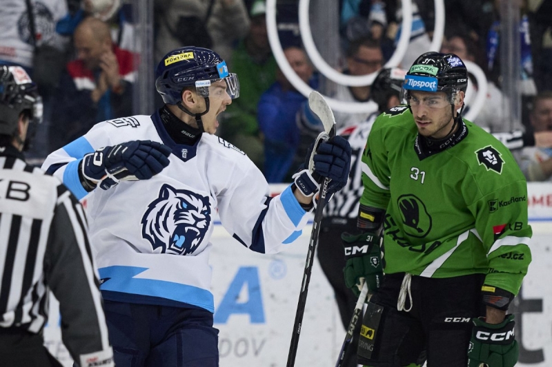 Photo hockey TELH - Tipsport Extraliga Lednho Hokeje - TELH - Tipsport Extraliga Lednho Hokeje - TELH : La course aux meilleures places fait rage