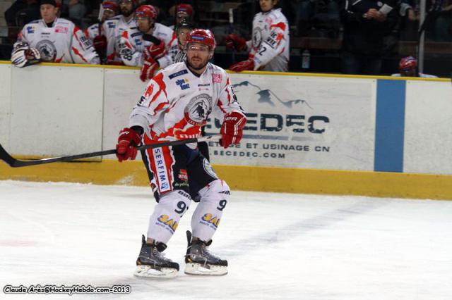 Photo hockey Aymeric Gillet : Coque en stock - Division 1 : Lyon (Les Lions) Photo hockey Aymeric Gillet : Coque en stock - Division 1 : Lyon (Les Lions)