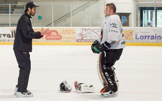Photo hockey Eddy Ferhi, entraîneur de gardiens - Ligue Magnus : Epinal (Les Wildcats) Photo hockey Eddy Ferhi, entraîneur de gardiens - Ligue Magnus : Epinal (Les Wildcats)
