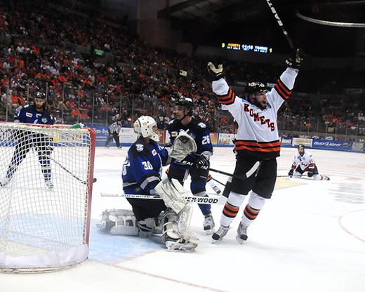 Photo hockey Mike Vaskivuo : le survivant ! - Ligue Magnus : Grenoble  (Les Brleurs de Loups)