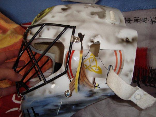 Photo hockey Cherbourg : D. Angella dvoile son masque - Division 2 : Cherbourg (Les Vikings)