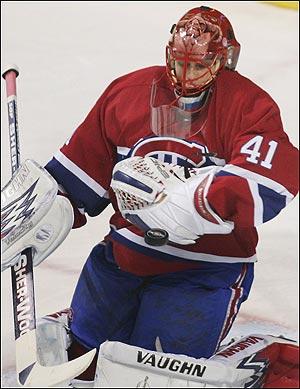 Photo hockey CM 09 : Halak pose ses affaires en Suisse - Championnats du monde