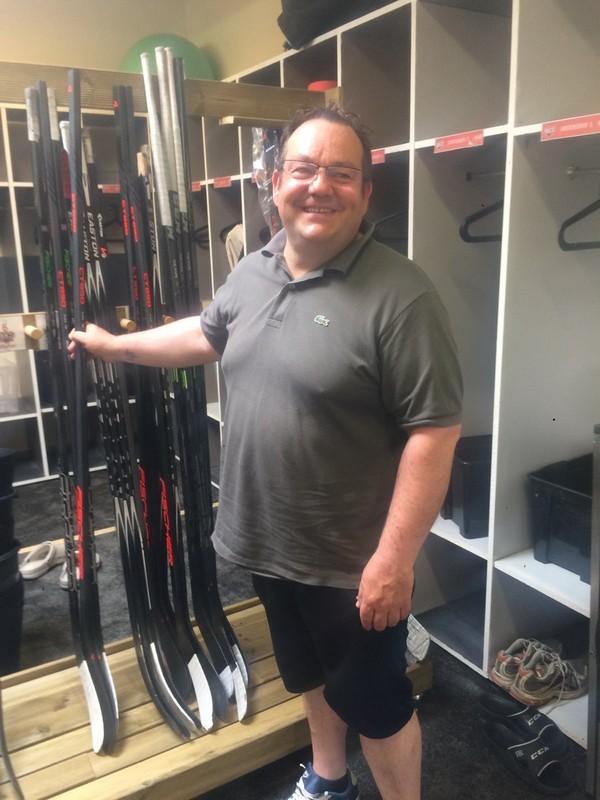 Photo hockey Dijon tient son Responsable du Matériel - Ligue Magnus : Dijon (Les Ducs) Photo hockey Dijon tient son Responsable du Matériel - Ligue Magnus : Dijon (Les Ducs)