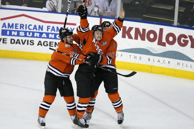 Photo hockey Grenoble : Arrivée en attaque - Ligue Magnus Photo hockey Grenoble : Arrivée en attaque - Ligue Magnus