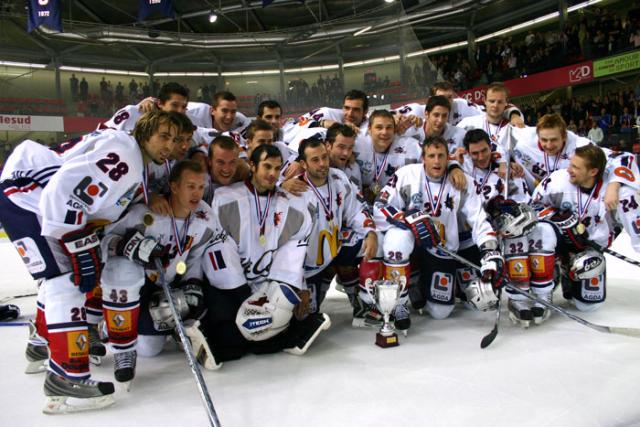 Photo hockey Grenoble remporte son 1er trophe - Ligue Magnus