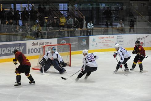 Photo hockey Hockeyades : Le Metallurg gagne d