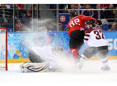 Photo hockey JO : La Suisse par un trou de souris - Jeux olympiques