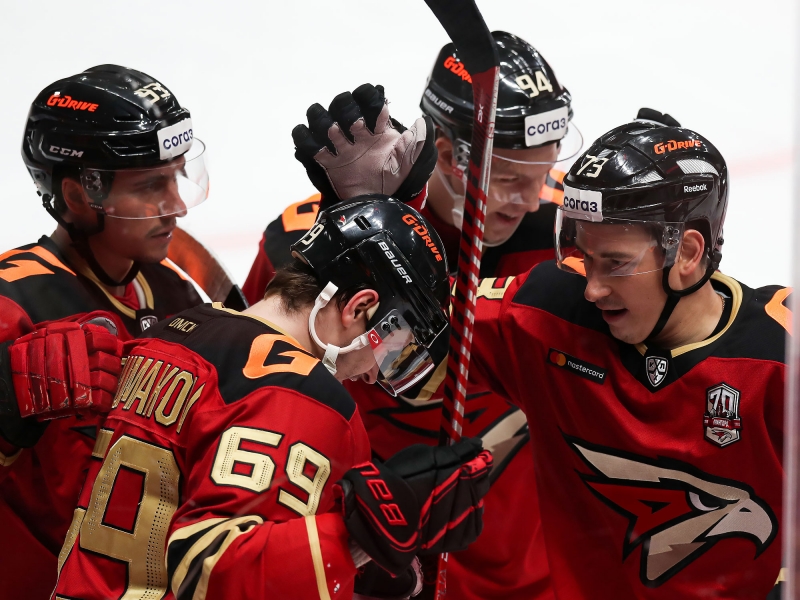 Photo hockey KHL : A tire-d