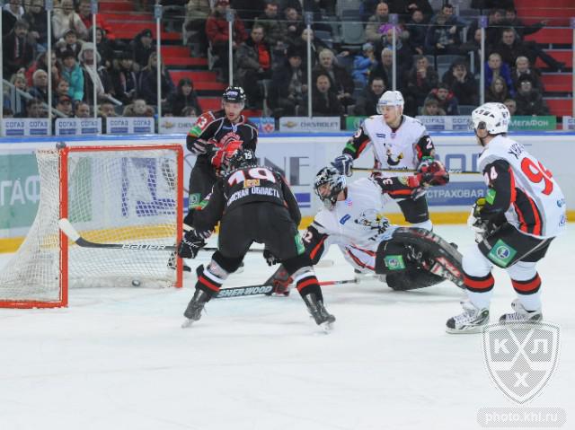 Photo hockey KHL : Bataille au sommet - KHL - Kontinental Hockey League