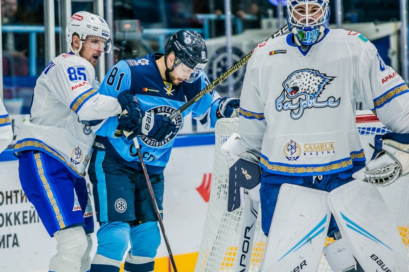 Photo hockey KHL : Choc sommital - KHL - Kontinental Hockey League