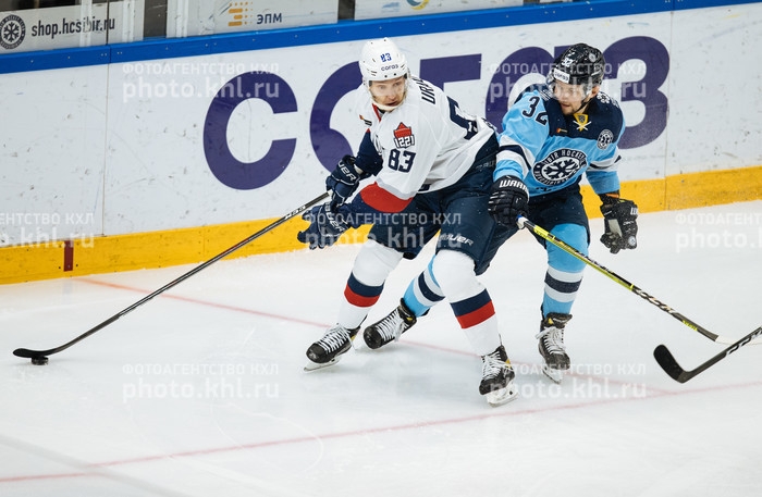 Photo hockey KHL : Du mouvement autour de la barre - KHL - Kontinental Hockey League