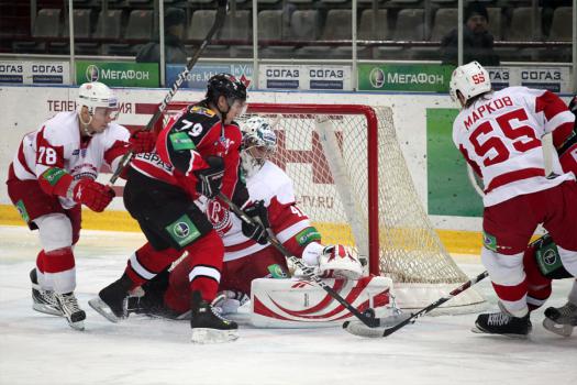 Photo hockey KHL : Duel de petits poucets - KHL - Kontinental Hockey League