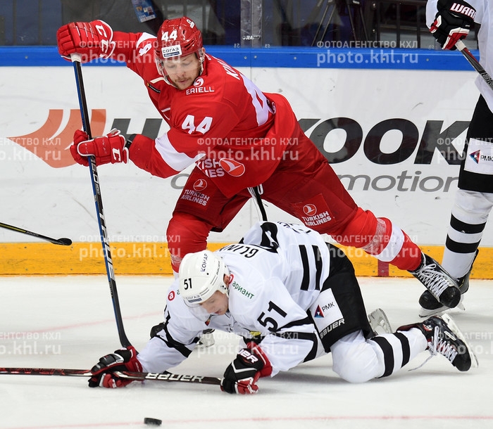 Photo hockey KHL : Embourb face au peuple - KHL - Kontinental Hockey League