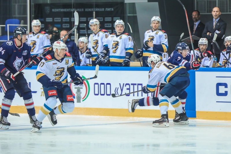 Photo hockey KHL : Il court il court le Leopard - KHL - Kontinental Hockey League