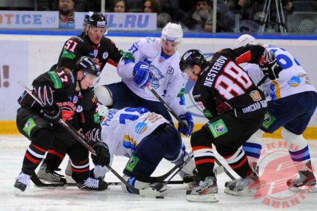 Photo hockey KHL : Ils volent de nouveau - KHL - Kontinental Hockey League