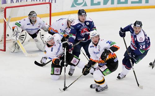 Photo hockey KHL : La lutte pour une vie meilleure - KHL - Kontinental Hockey League Photo hockey KHL : La lutte pour une vie meilleure - KHL - Kontinental Hockey League