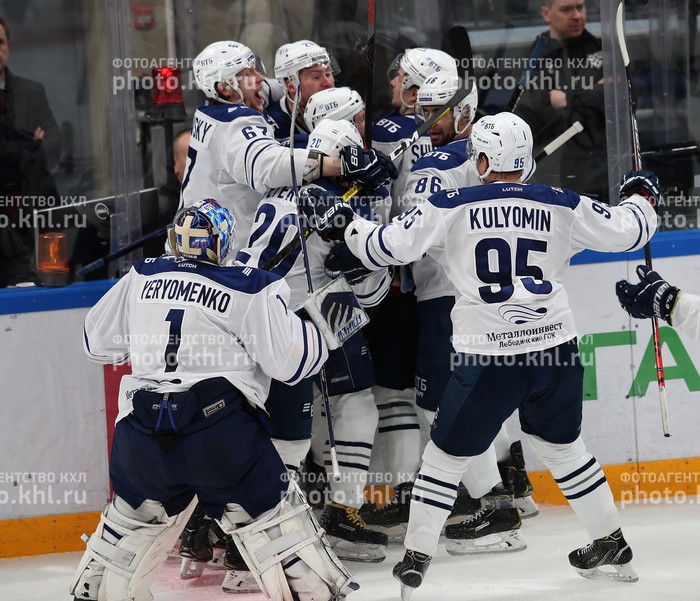 Photo hockey KHL : La police arrte le peuple - KHL - Kontinental Hockey League