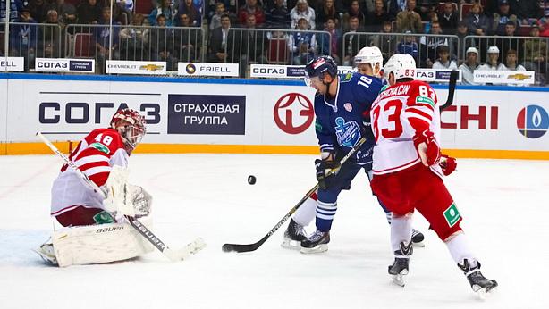 Photo hockey KHL : Le capitaine et l