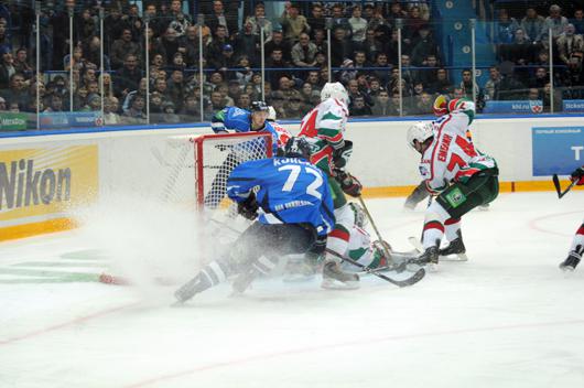 Photo hockey KHL : Le champion  la peine - KHL - Kontinental Hockey League