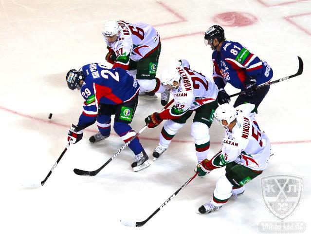 Photo hockey KHL : Le combat des chefs - KHL - Kontinental Hockey League Photo hockey KHL : Le combat des chefs - KHL - Kontinental Hockey League