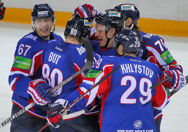 Photo hockey KHL : Le coup de marteau - KHL - Kontinental Hockey League