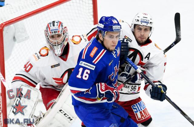 Photo hockey KHL : Le gant passe sous les roues - KHL - Kontinental Hockey League