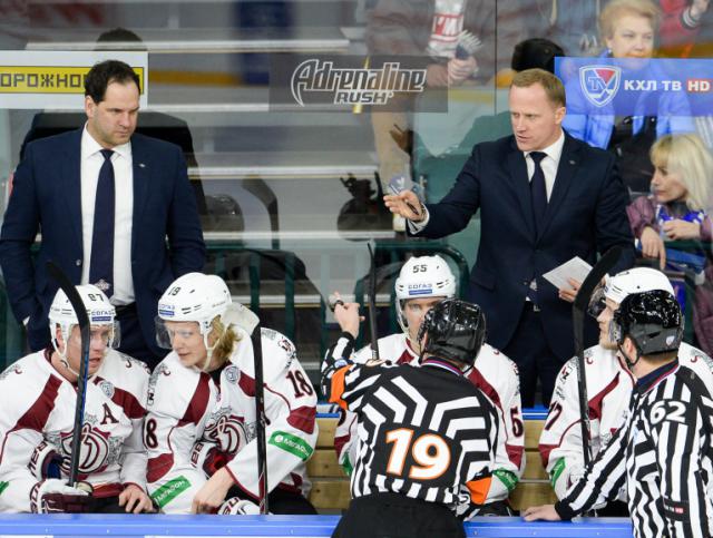 Photo hockey KHL : Le Lada en panne - KHL - Kontinental Hockey League Photo hockey KHL : Le Lada en panne - KHL - Kontinental Hockey League