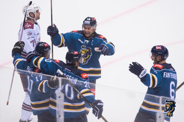 Photo hockey KHL : Le Leopard attaque dans la brume - KHL - Kontinental Hockey League