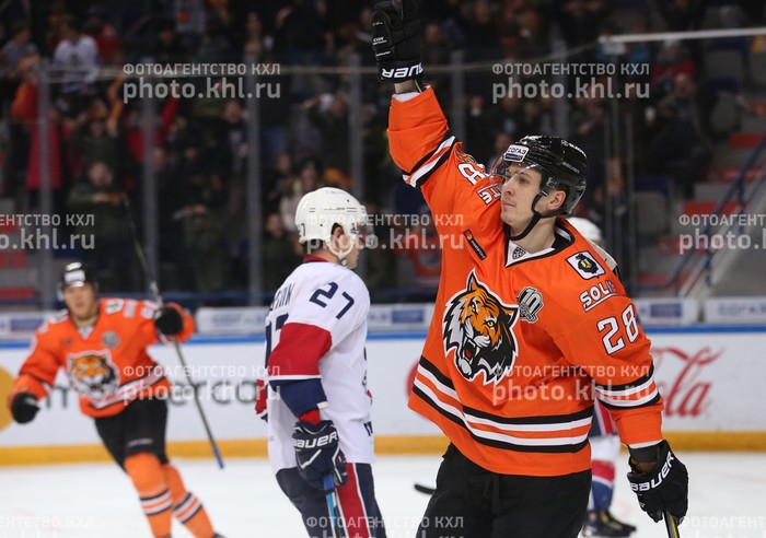Photo hockey KHL : Le Tigre mange du Cerf au rveillon - KHL - Kontinental Hockey League
