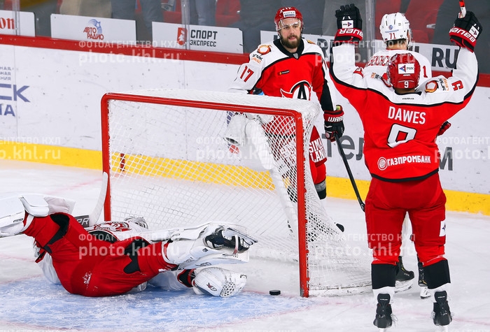 Photo hockey KHL : Le train bloqu  quai - KHL - Kontinental Hockey League