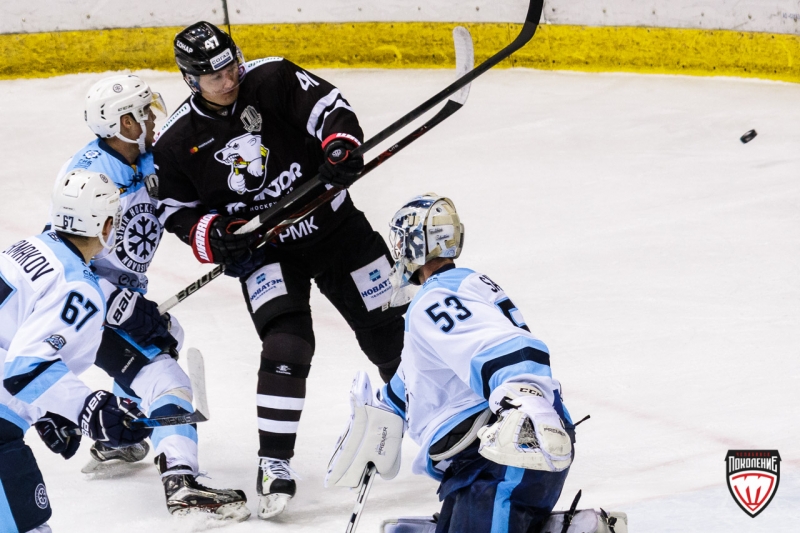 Photo hockey KHL : Le Traktor pris dans les neiges - KHL - Kontinental Hockey League Photo hockey KHL : Le Traktor pris dans les neiges - KHL - Kontinental Hockey League