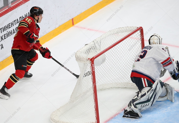 Photo hockey KHL : Lutte acharne - KHL - Kontinental Hockey League