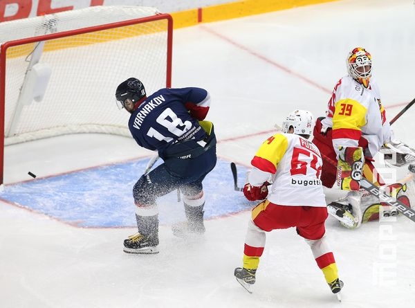 Photo hockey KHL : Revenu de l