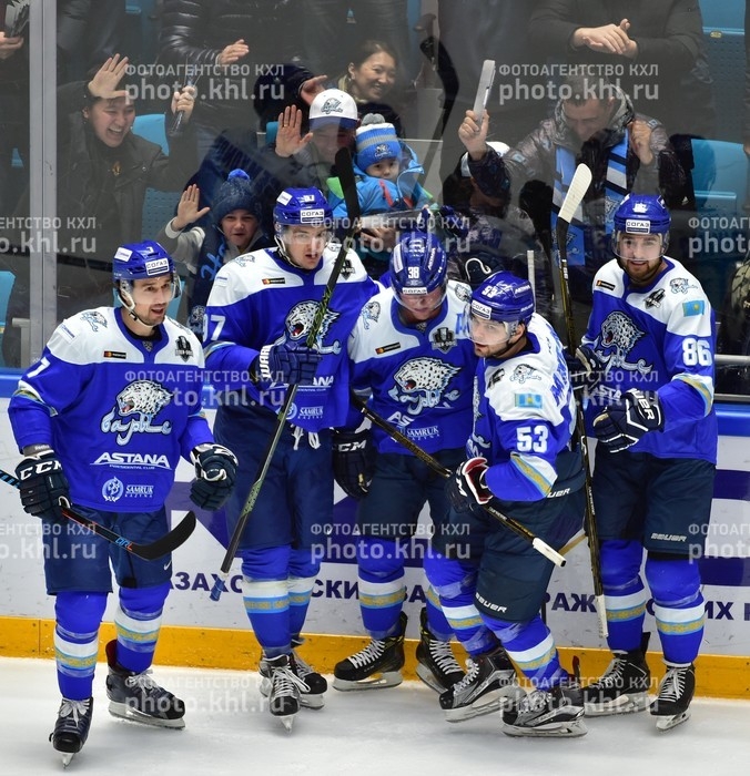 Photo hockey KHL : Six et c