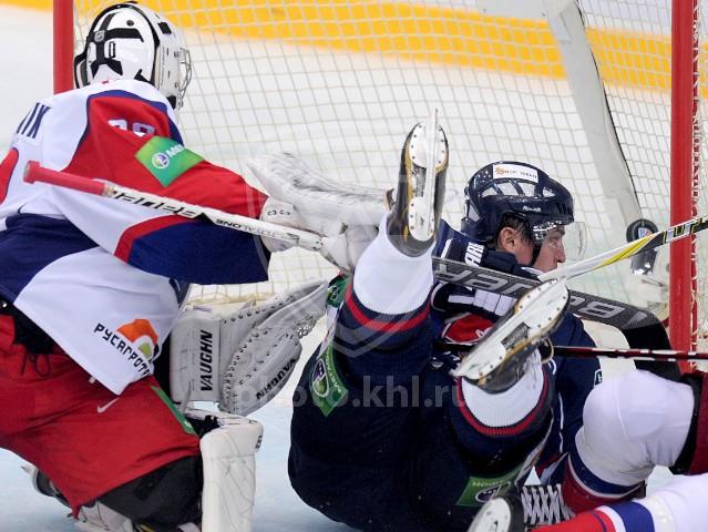 Photo hockey KHL : Tout le monde y passe - KHL - Kontinental Hockey League