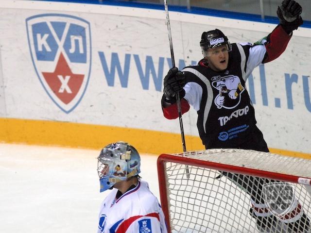 Photo hockey KHL : Un adversaire labourr - KHL - Kontinental Hockey League