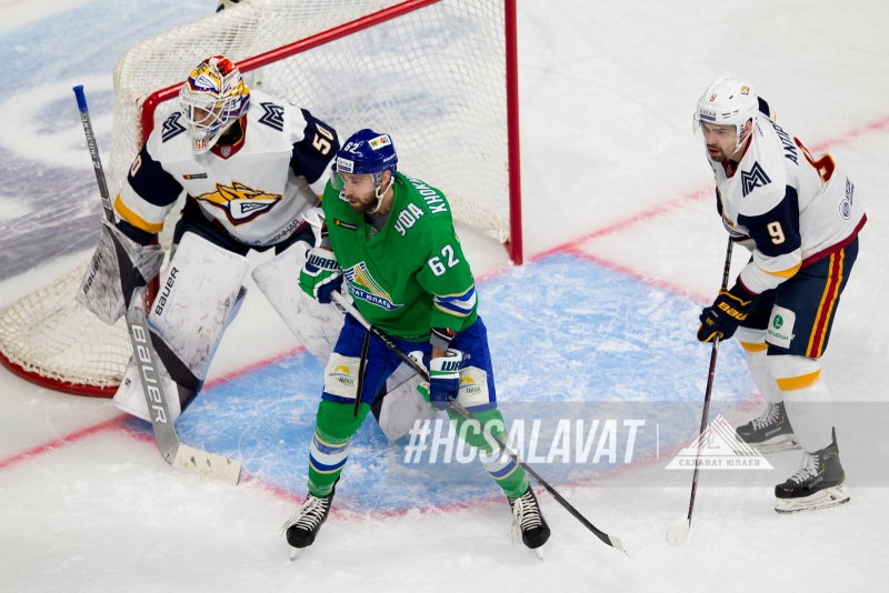 Photo hockey KHL : Un dur coup de marteau - KHL - Kontinental Hockey League