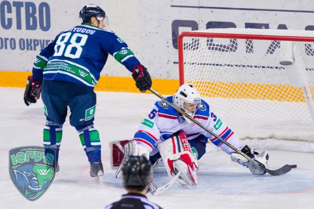 Photo hockey KHL : Une roue d Photo hockey KHL : Une roue d