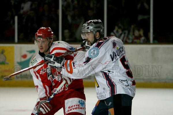 Photo hockey LM : F.Borgnet revient  Brianon - Ligue Magnus : Brianon  (Les Diables Rouges)