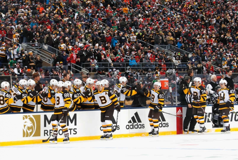Photo hockey NHL : Boston remporte la Classique hivernale - NHL : National Hockey League - AHL
