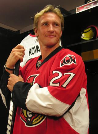 Photo hockey NHL : Kovalev met son 400me but - NHL : National Hockey League - AHL