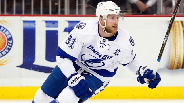 Photo hockey NHL : Stamkos ne bouge pas - NHL : National Hockey League - AHL