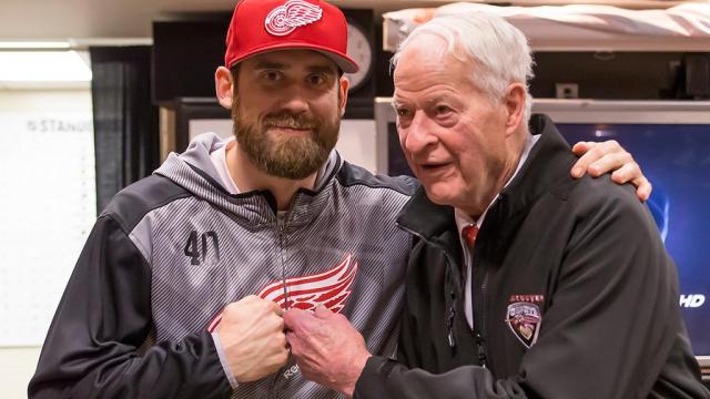 Photo hockey NHL: La légende Gordie Howe s Photo hockey NHL: La légende Gordie Howe s