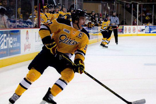 Photo hockey OHL : McDavid bless - Hockey dans le Monde