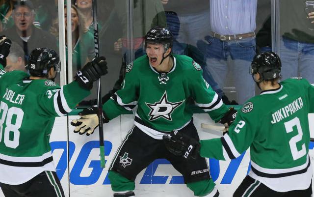 Photo hockey Roussel buteur, Bellemare bless - NHL : National Hockey League - AHL