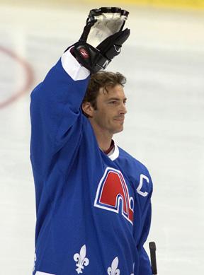 Photo hockey Sakic continuera t