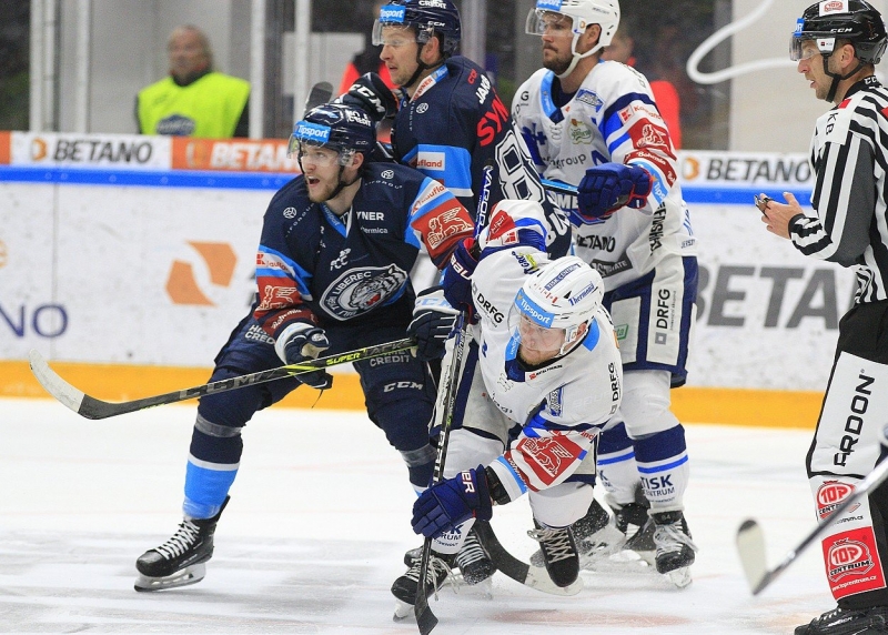 Photo hockey TELH : Le choc des titans - TELH - Tipsport Extraliga Ledního Hokeje Photo hockey TELH : Le choc des titans - TELH - Tipsport Extraliga Ledního Hokeje